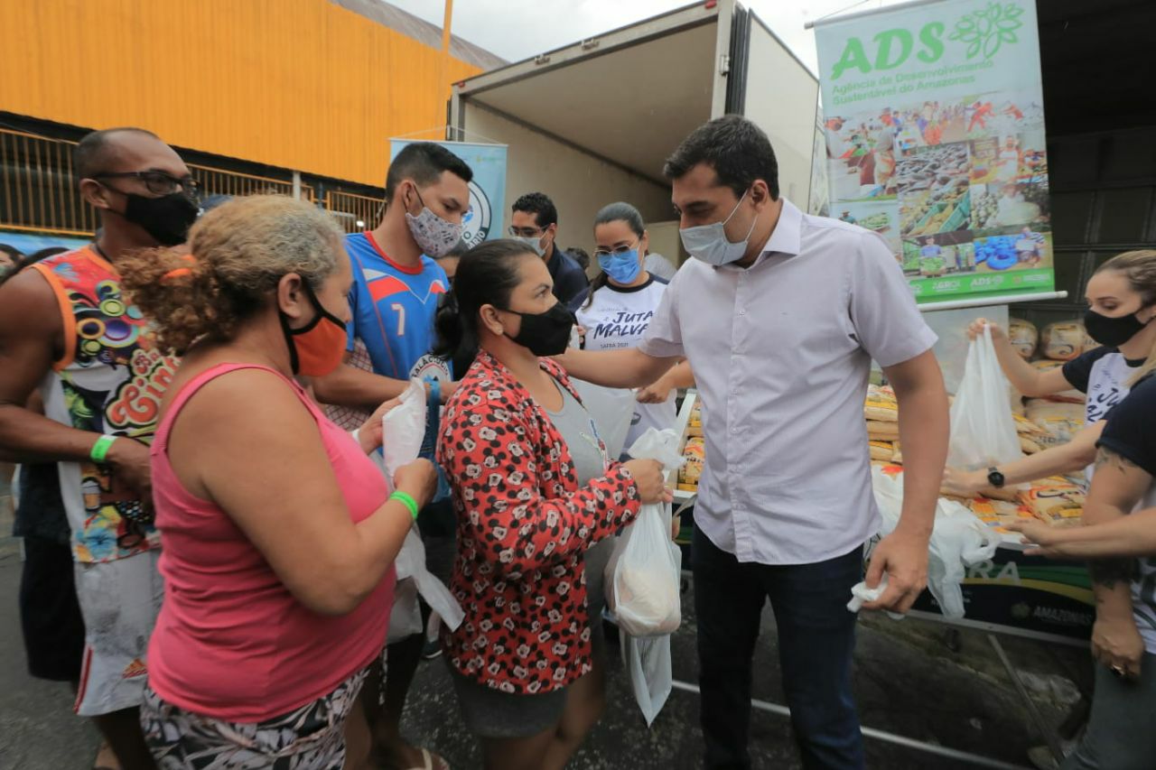 Governo do Estado compra peixe de piscicultores e doa a famílias em